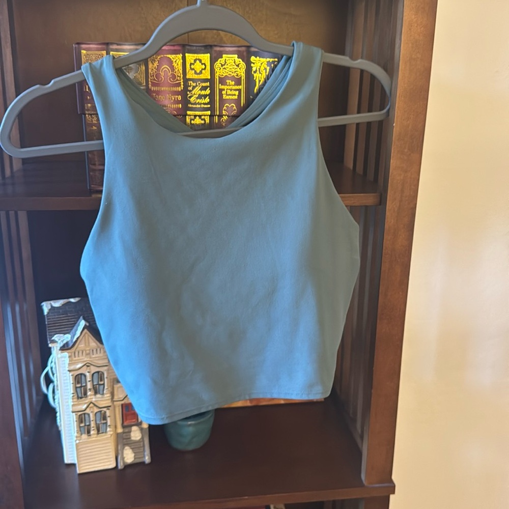 NWOT Athleta Bra Crop Top. Size Large